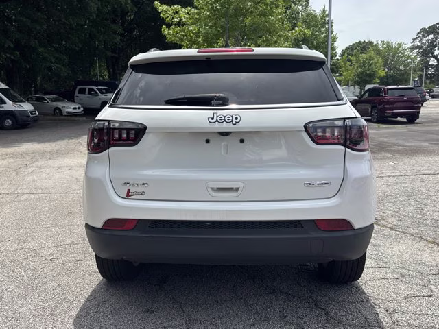 2022 Bright White Clearcoat Jeep Compass Latitude Lux 4X4 SUV