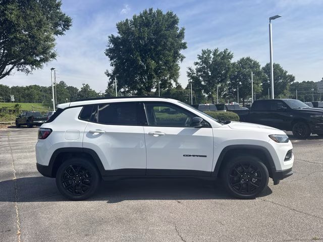 2026 Bright White Clearcoat Jeep Compass Latitude Altitude 4X4 SUV