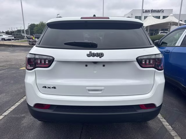 2026 Bright White Clearcoat Jeep Compass Latitude Altitude 4X4 SUV