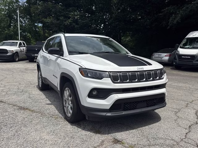 2022 Bright White Clearcoat Jeep Compass Latitude Lux 4X4 SUV