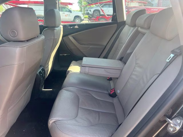 2007 United Gray Volkswagen Passat 3.6 AWD Crossover