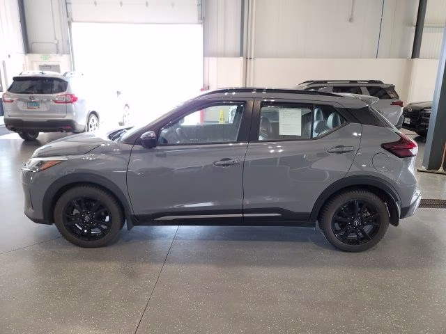 2024 Boulder Gray Pearl Nissan Kicks SR FWD SUV