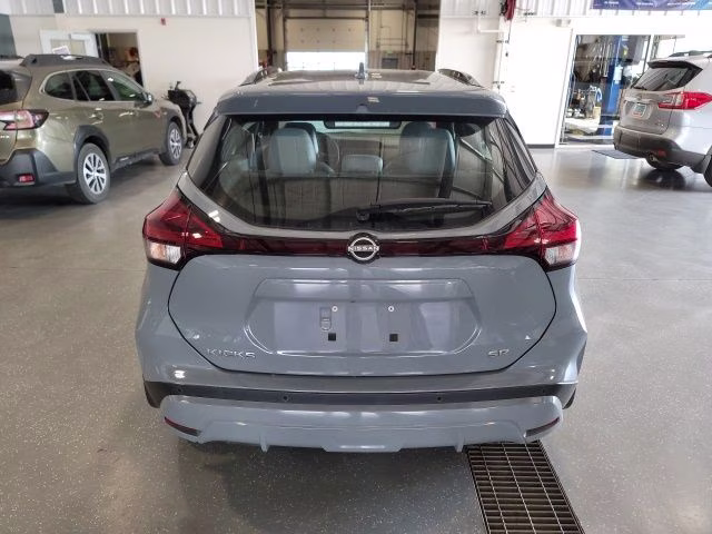 2024 Boulder Gray Pearl Nissan Kicks SR FWD SUV