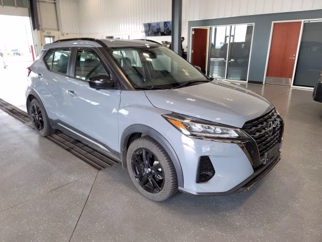 2024 Boulder Gray Pearl Nissan Kicks SR FWD SUV