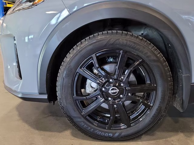 2024 Boulder Gray Pearl Nissan Kicks SR FWD SUV