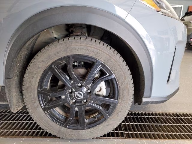 2024 Boulder Gray Pearl Nissan Kicks SR FWD SUV