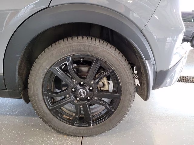 2024 Boulder Gray Pearl Nissan Kicks SR FWD SUV