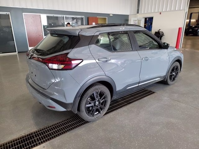 2024 Boulder Gray Pearl Nissan Kicks SR FWD SUV