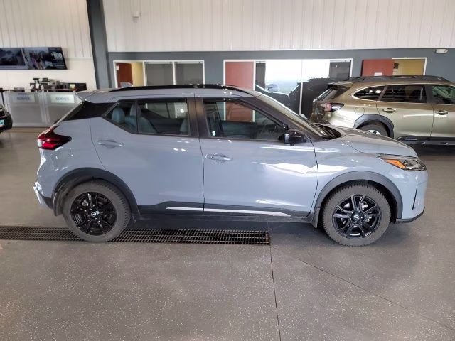 2024 Boulder Gray Pearl Nissan Kicks SR FWD SUV