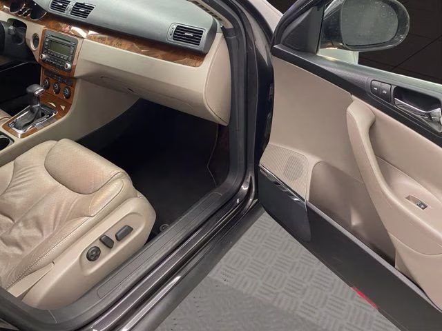 2007 United Gray Volkswagen Passat 3.6 AWD Crossover