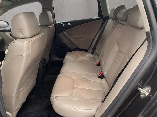 2007 United Gray Volkswagen Passat 3.6 AWD Crossover