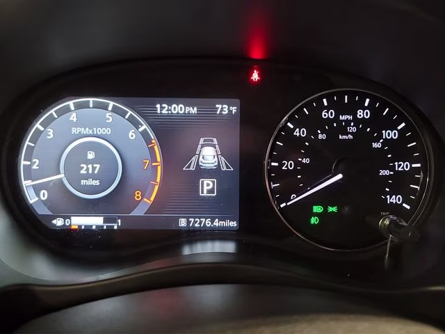 2024 Boulder Gray Pearl Nissan Kicks SR FWD SUV