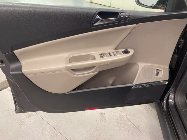2007 United Gray Volkswagen Passat 3.6 AWD Crossover