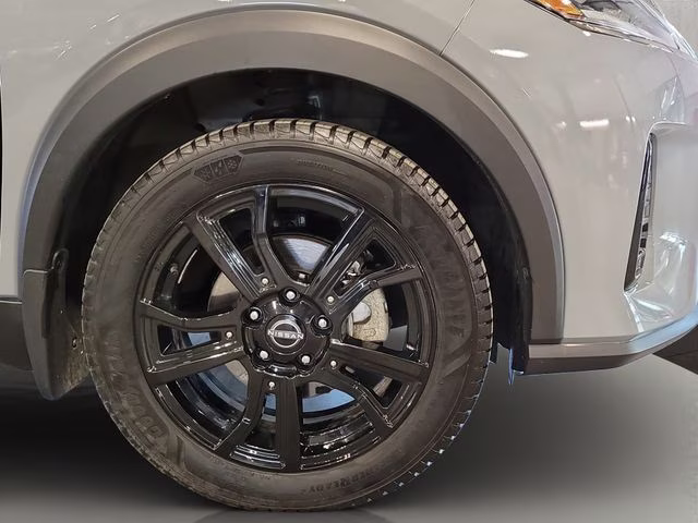 2024 Boulder Gray Pearl Nissan Kicks SR FWD SUV