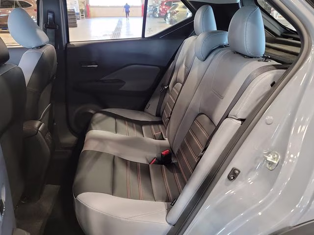 2024 Boulder Gray Pearl Nissan Kicks SR FWD SUV
