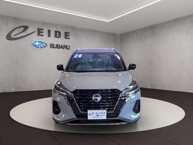 2024 Boulder Gray Pearl Nissan Kicks SR FWD SUV