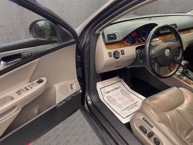 2007 United Gray Volkswagen Passat 3.6 AWD Crossover