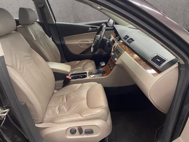 2007 United Gray Volkswagen Passat 3.6 AWD Crossover