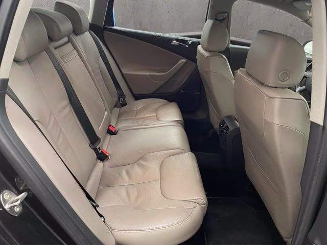 2007 United Gray Volkswagen Passat 3.6 AWD Crossover