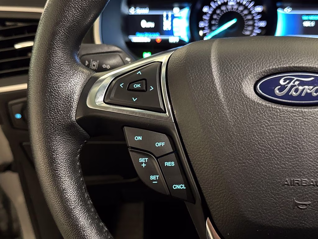 2021 Iconic Silver Metallic Ford Edge SEL FWD SUV