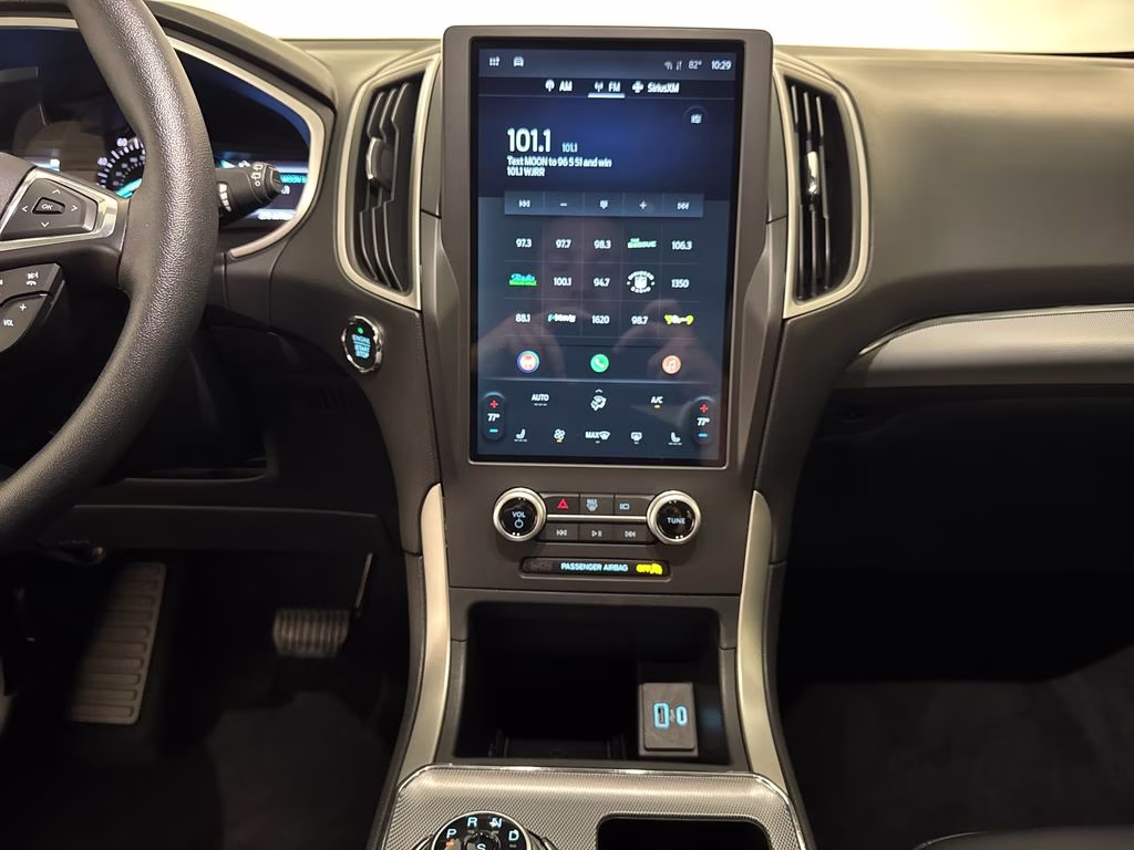 2021 Iconic Silver Metallic Ford Edge SEL FWD SUV