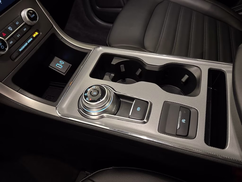 2021 Iconic Silver Metallic Ford Edge SEL FWD SUV