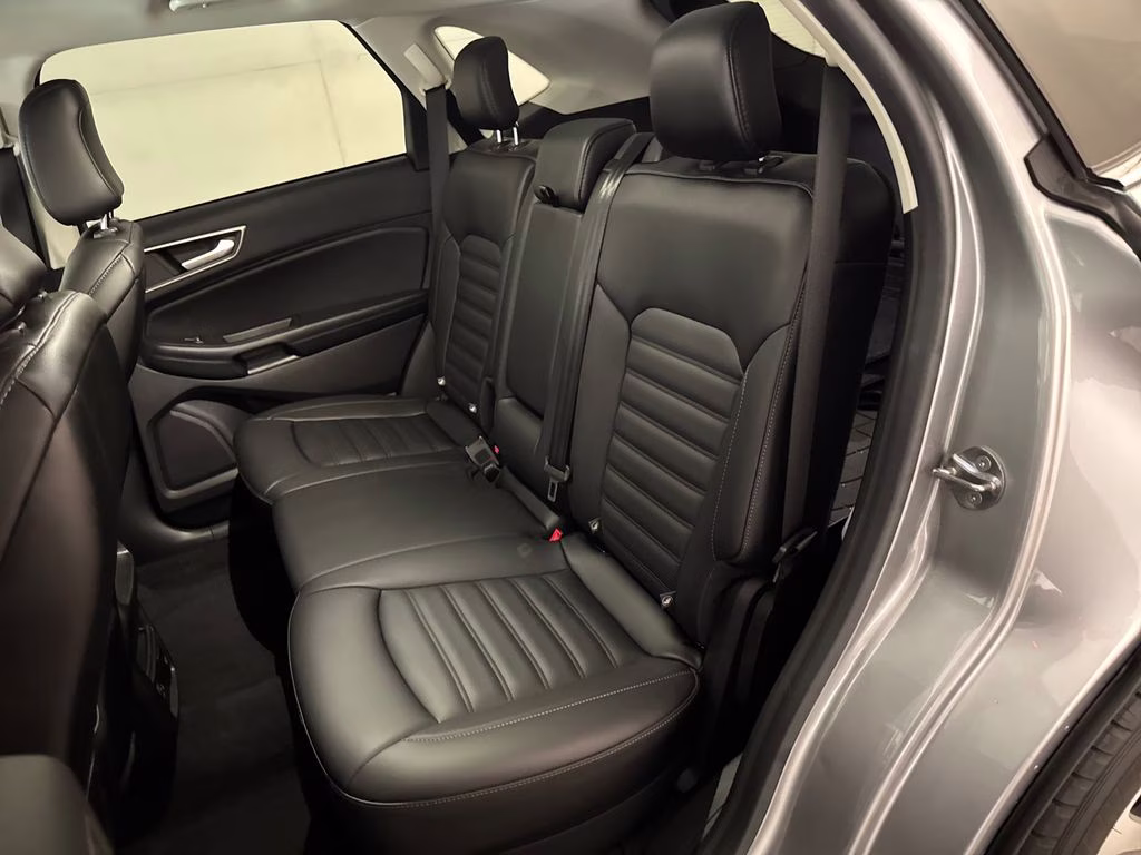 2021 Iconic Silver Metallic Ford Edge SEL FWD SUV