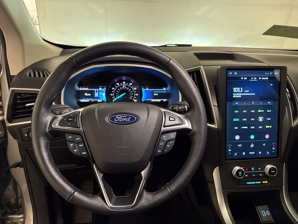 2021 Iconic Silver Metallic Ford Edge SEL FWD SUV