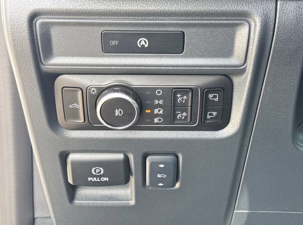 2025 Oxford White Ford F-150 Lariat 4X4 Truck