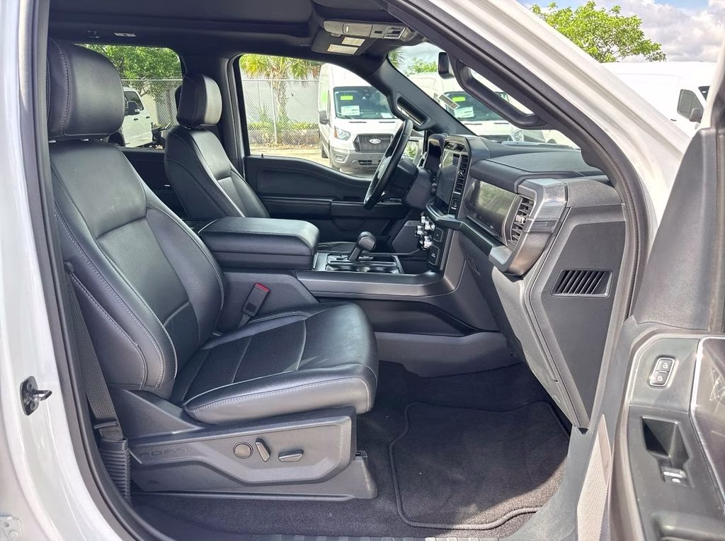 2025 Oxford White Ford F-150 Lariat 4X4 Truck