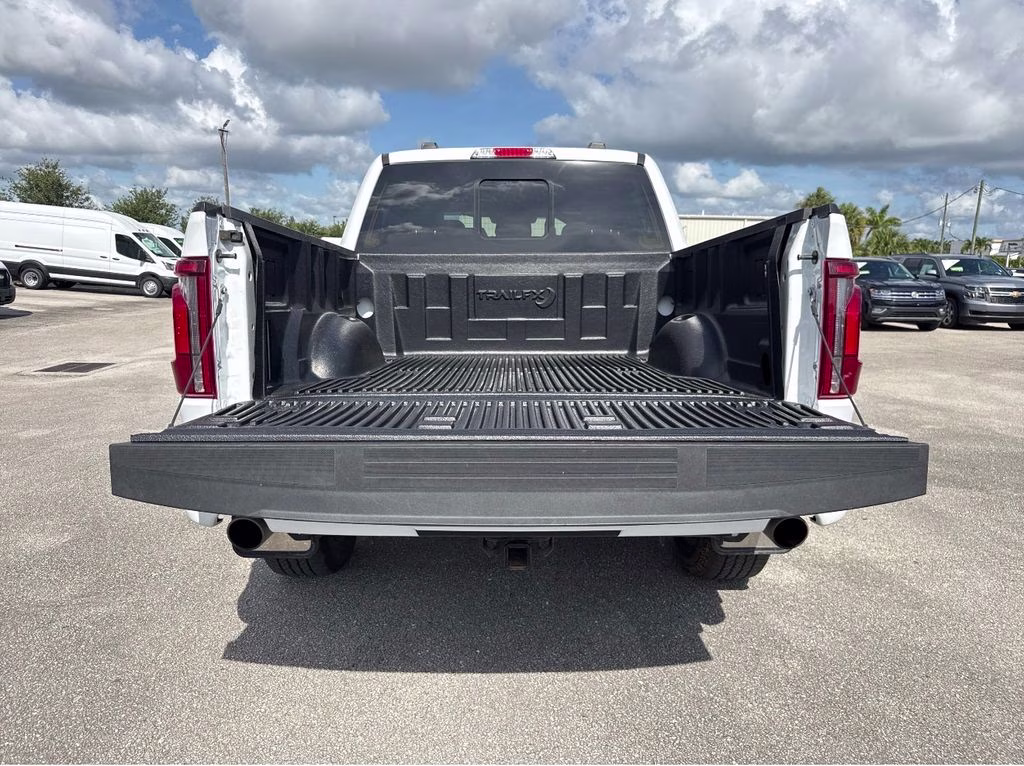 2025 Oxford White Ford F-150 Lariat 4X4 Truck