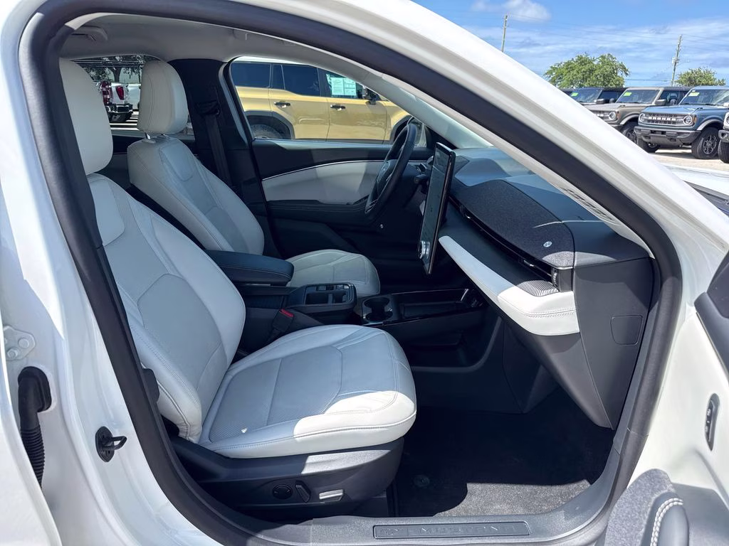 2025 Star White Metallic Tri-Coat Ford Mustang Mach-E Premium RWD SUV