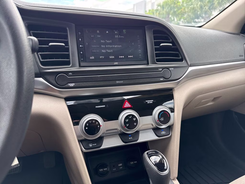 2019 Quartz White Pearl Hyundai Elantra SE FWD Sedan