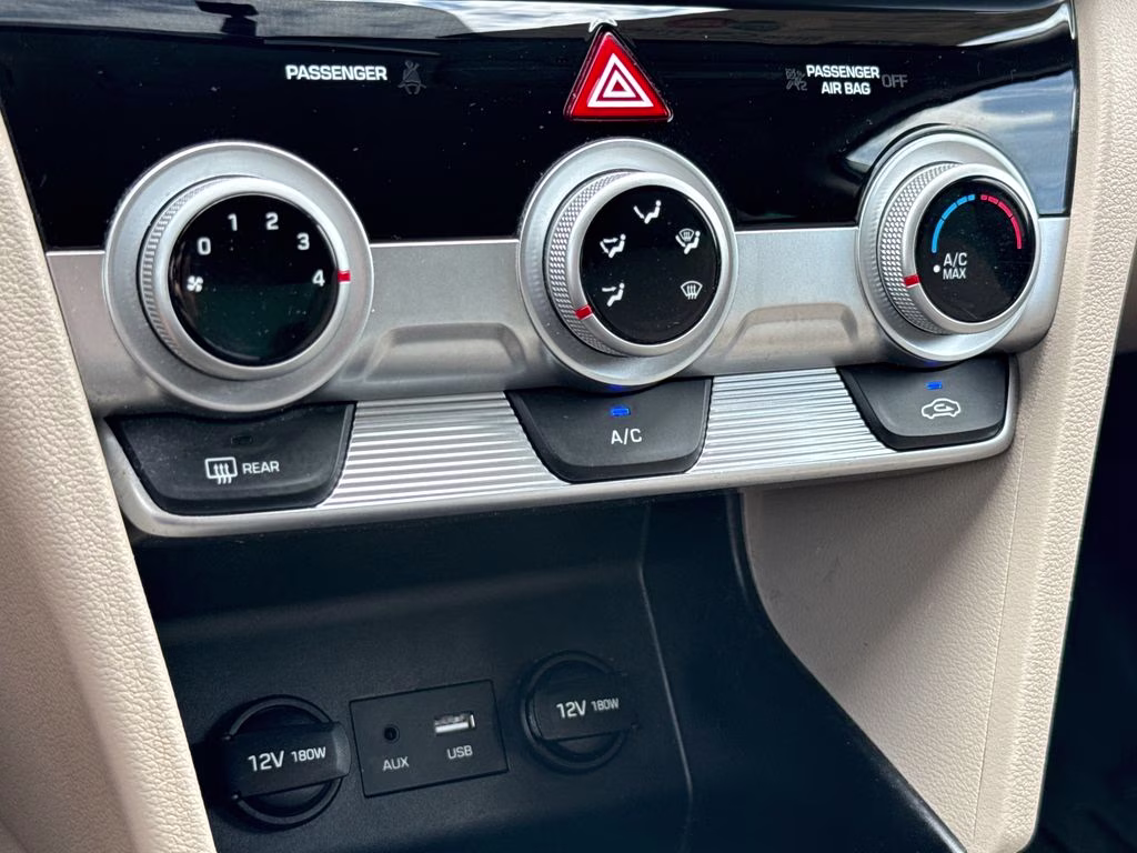 2019 Quartz White Pearl Hyundai Elantra SE FWD Sedan