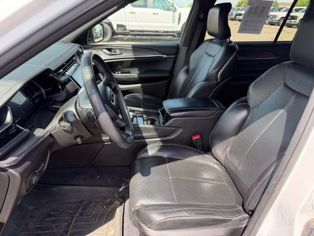 2023 Bright White Clearcoat Jeep Grand Cherokee L Overland 4X4 SUV