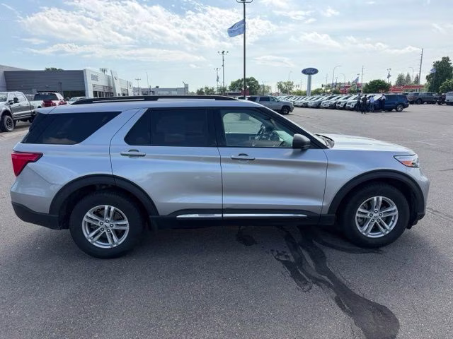 2020 Iconic Silver Metallic Ford Explorer XLT 4X4 SUV