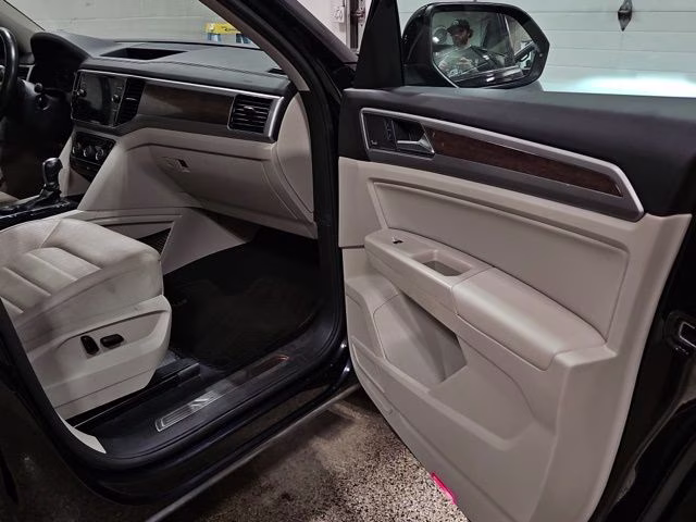 2019 Deep Black Pearl Volkswagen Atlas SEL Premium AWD SUV