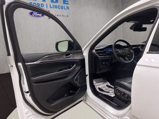 2023 Bright White Clearcoat Jeep Grand Cherokee L Overland 4X4 SUV