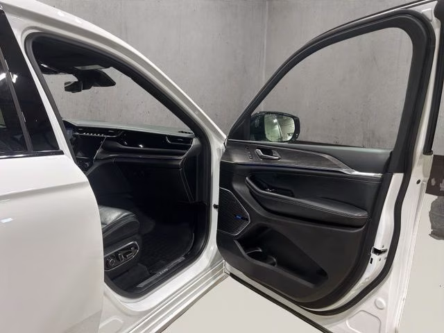 2023 Bright White Clearcoat Jeep Grand Cherokee L Overland 4X4 SUV