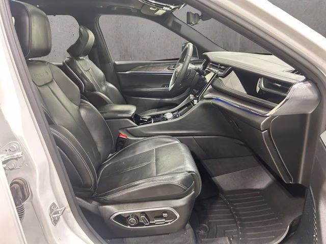2023 Bright White Clearcoat Jeep Grand Cherokee L Overland 4X4 SUV