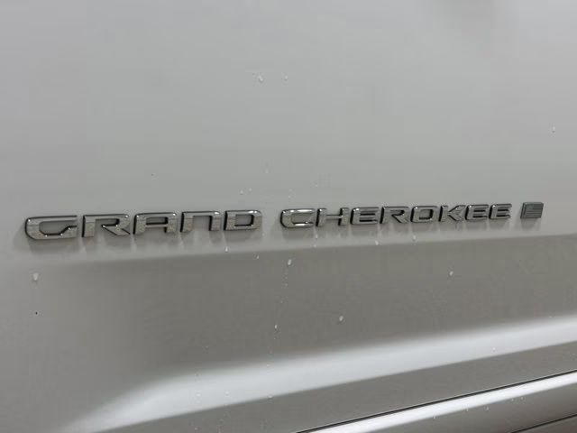 2023 Bright White Clearcoat Jeep Grand Cherokee L Overland 4X4 SUV