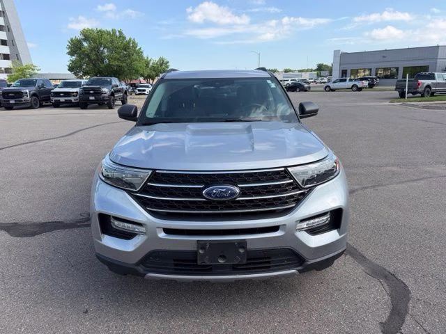 2020 Iconic Silver Metallic Ford Explorer XLT 4X4 SUV