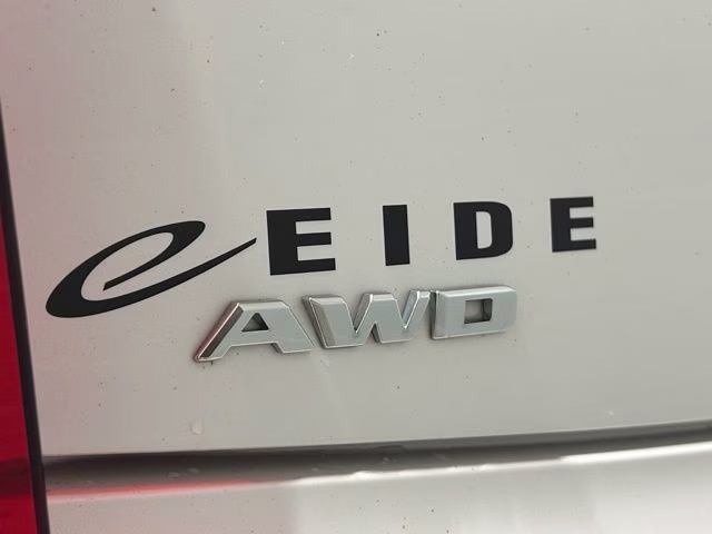 2017 Crystal White Tricoat Cadillac XTS Platinum AWD Sedan
