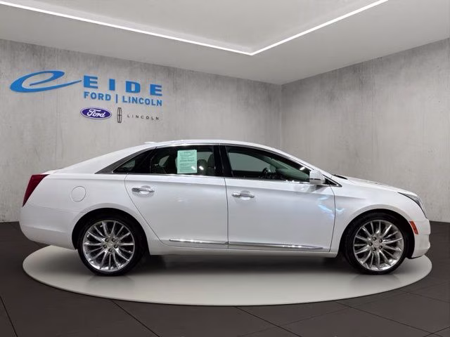 2017 Crystal White Tricoat Cadillac XTS Platinum AWD Sedan