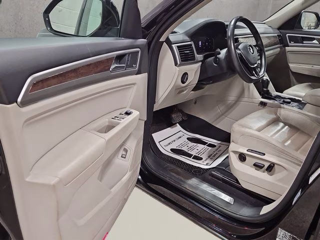 2019 Deep Black Pearl Volkswagen Atlas SEL Premium AWD SUV