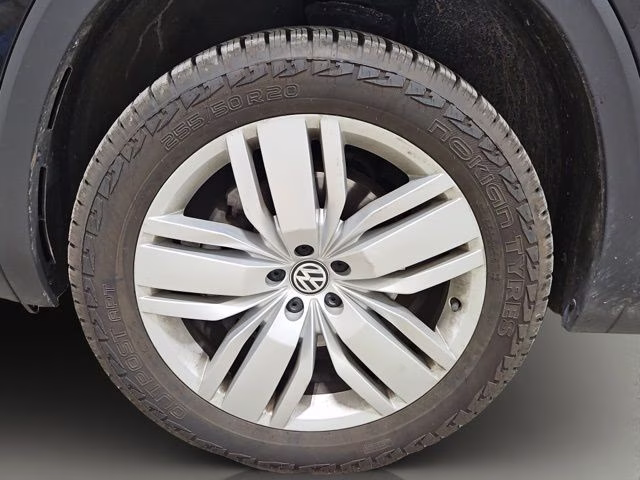 2019 Deep Black Pearl Volkswagen Atlas SEL Premium AWD SUV