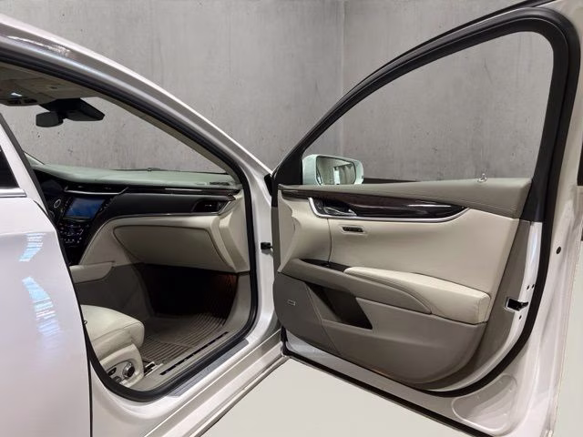 2017 Crystal White Tricoat Cadillac XTS Platinum AWD Sedan