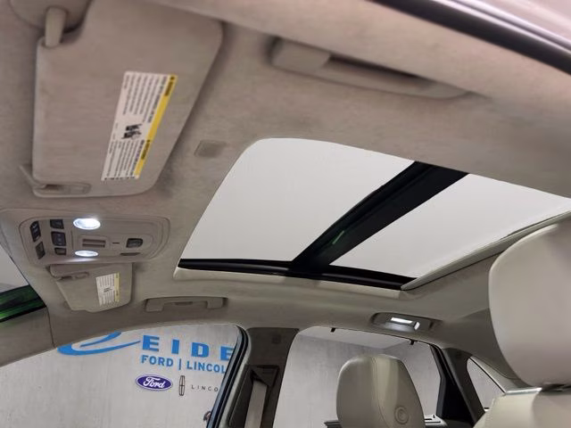 2017 Crystal White Tricoat Cadillac XTS Platinum AWD Sedan