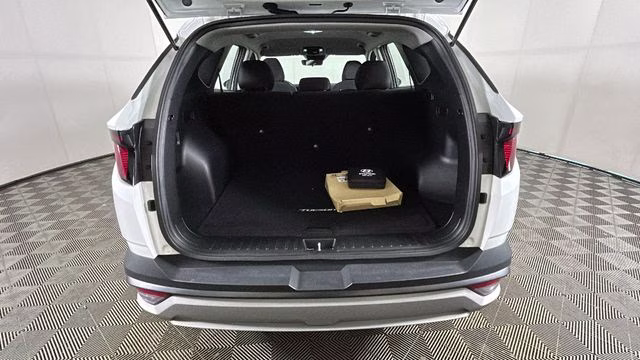 2025 White Pearl Hyundai Tucson SE AWD SUV