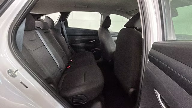 2025 White Pearl Hyundai Tucson SE AWD SUV